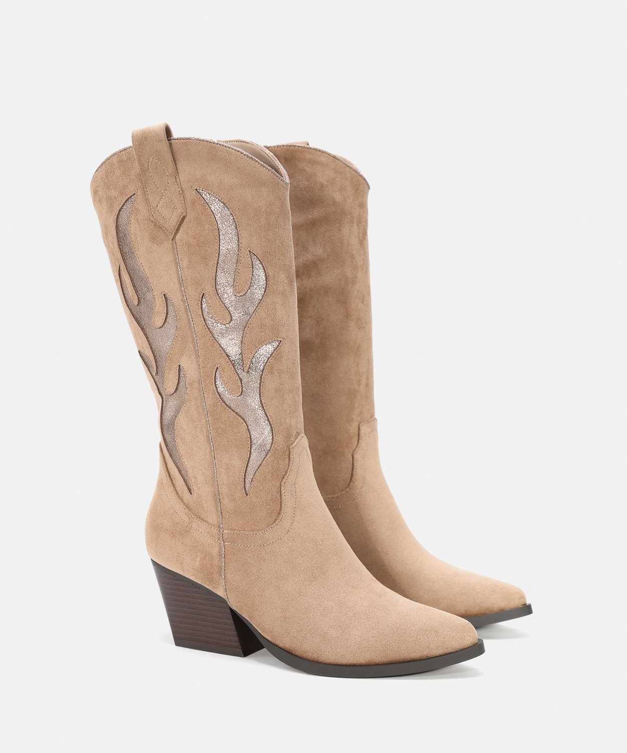 Botas tac&oacute;n cowboy media ca&ntilde;a detalle metalizado image number null